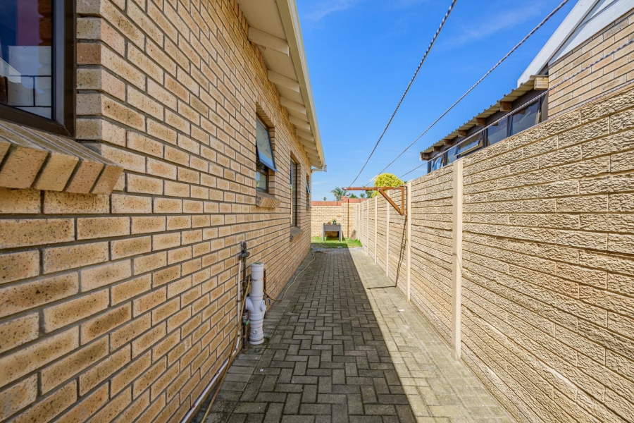 2 Bedroom Property for Sale in Sherwood Eastern Cape